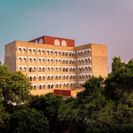 Taj Ganges Varanasi Exterior foto The main building of the university