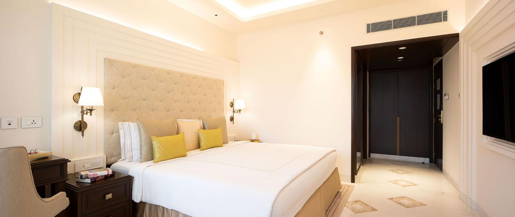 Taj Ganges Varanasi Exterior foto A bedroom at the hotel