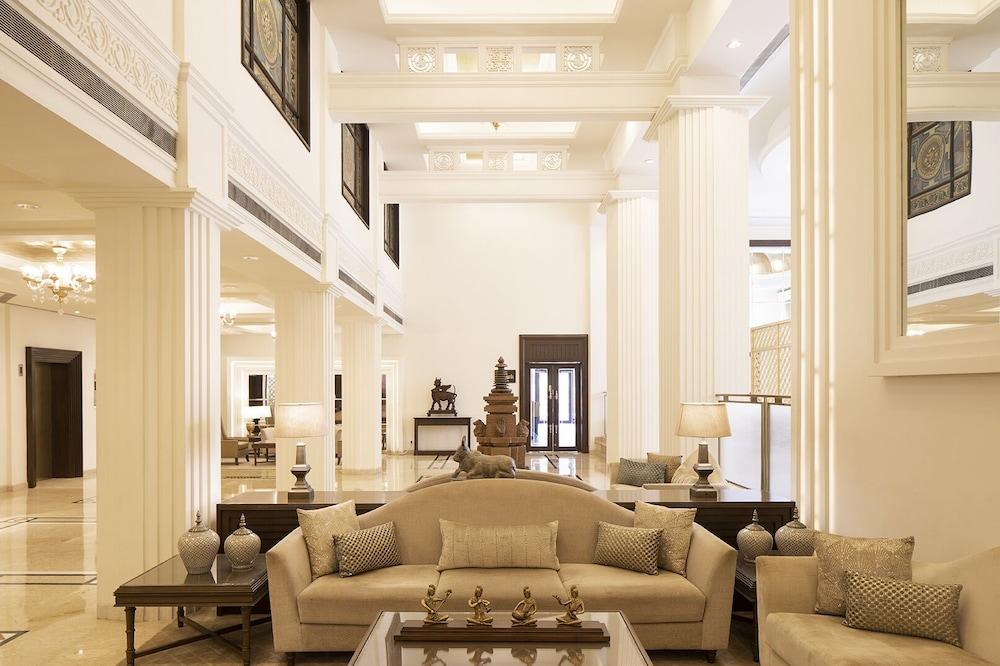 Taj Ganges Varanasi Exterior foto The lobby of the hotel