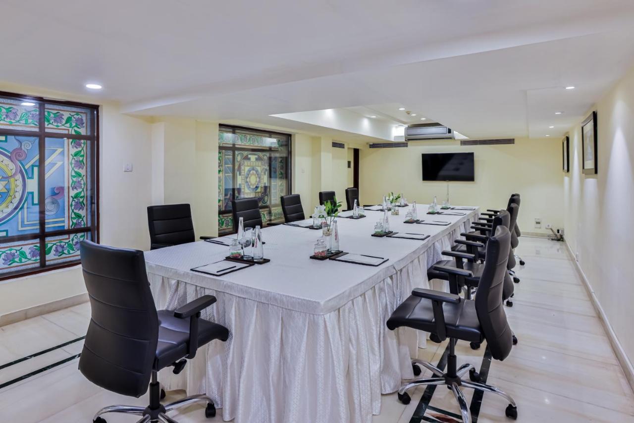 Taj Ganges Varanasi Exterior foto Meeting room at the hotel