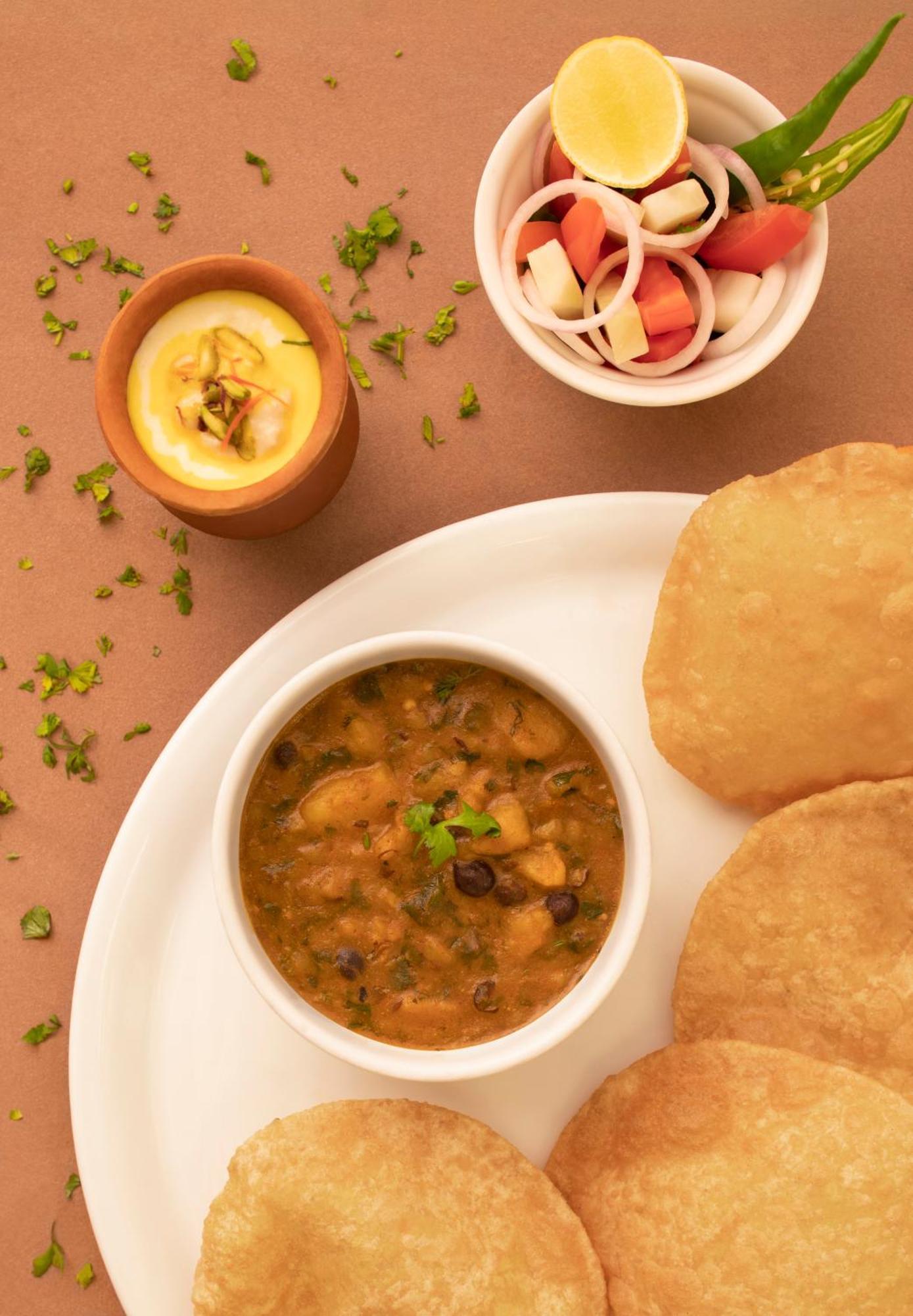Taj Ganges Varanasi Exterior foto Poori masala