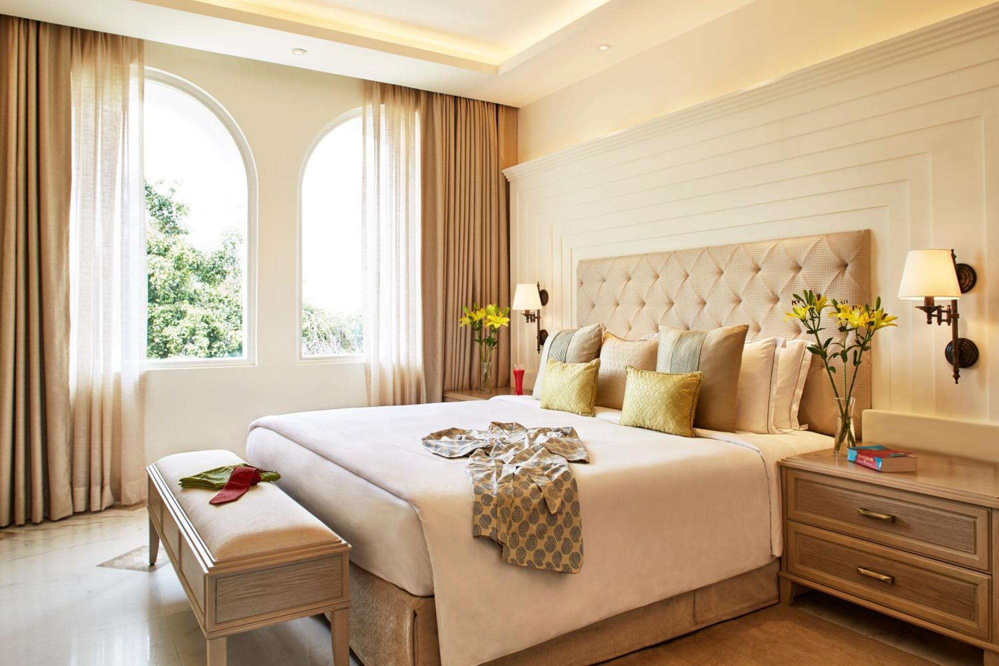 Taj Ganges Varanasi Exterior foto A bedroom at The Imperial